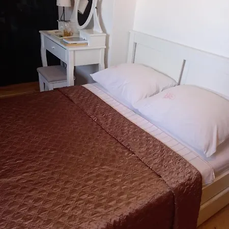 Danielle Apartment Split